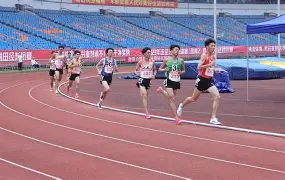  田径赛场再起风云：庐州风暴队失利中原烈马队，赛场气氛火爆团队防守值得称道