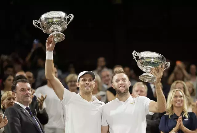 阿扎伦卡在德国队比赛中败北，战术调整引发热议！观众掌声雷动(阿扎伦卡和萨巴伦卡)