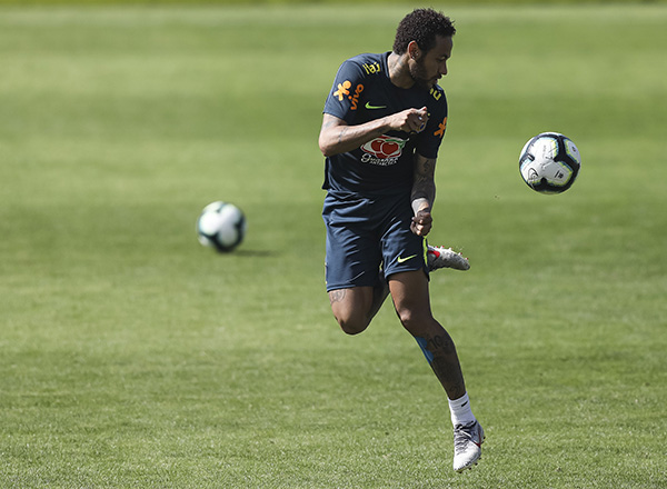 今晚达拉斯独行侠内部沟通——欧冠节点到来，质疑声仍在，细节决定成败(巴萨欧冠出局原因)