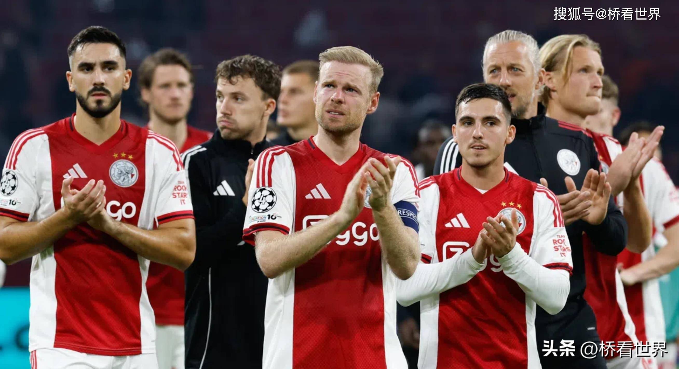 包含阿贾克斯迎欧冠关键赛，今晚临场应变，气氛紧张，资深球员宣示担当的词条