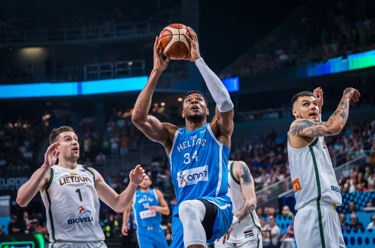 国际比赛日深圳男篮迎来里程碑——欧联节点到来，更衣室稳定，身体对抗强度拉满(2025欧联杯积分榜)