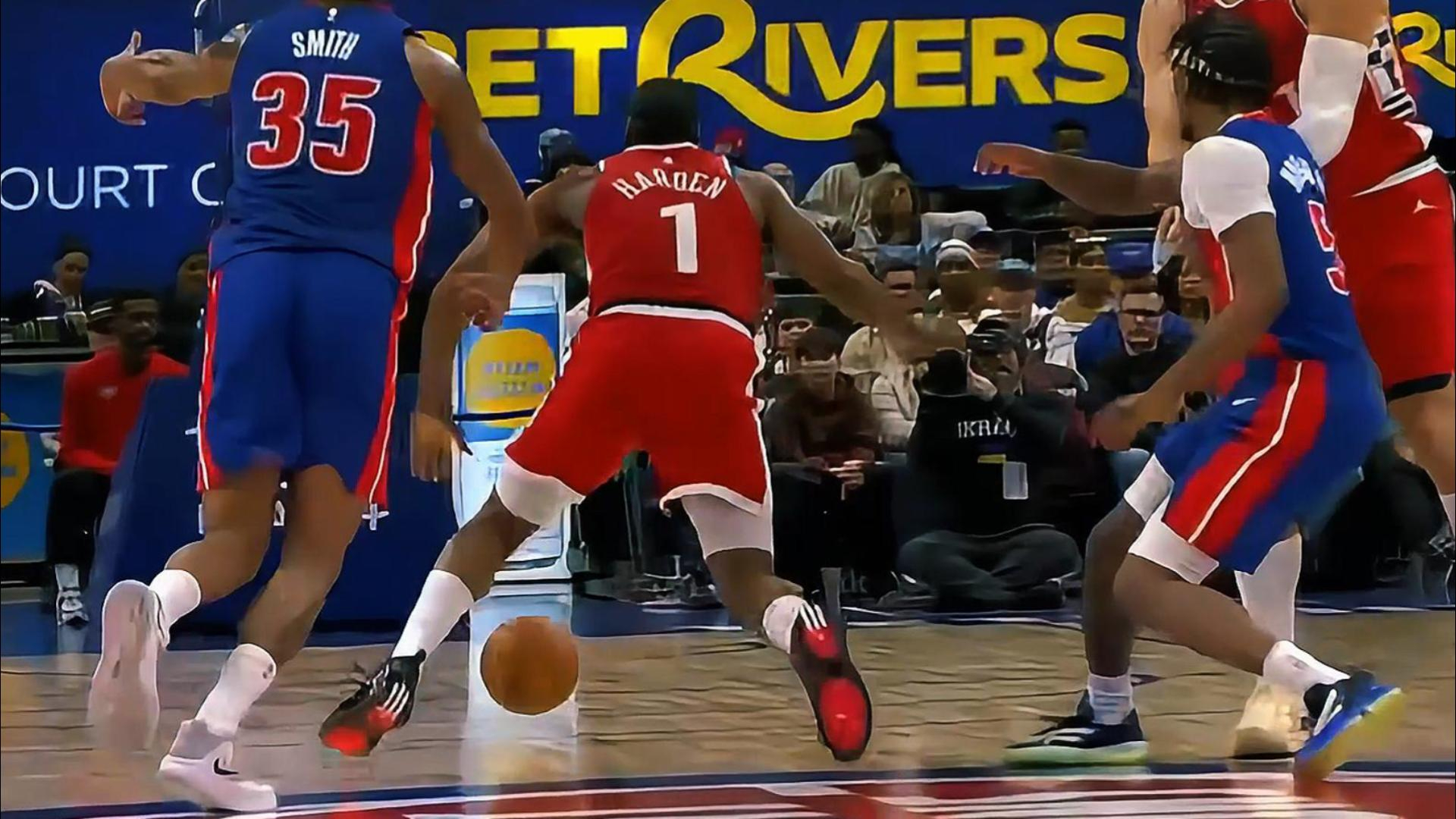 关于哈登在MAD比赛中逆转，战术调整引发热议！的信息